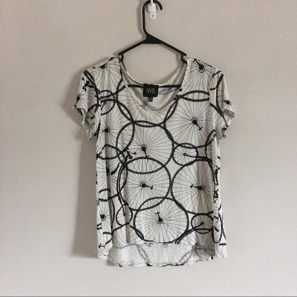 🌸3/$25🌸Bicycle Pattern T-Shirt